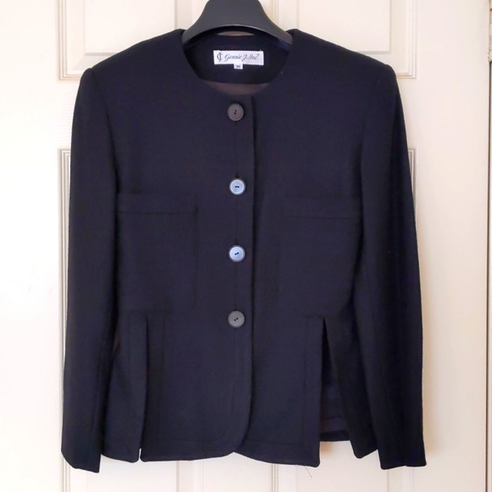 NWT. Woman's Full lined 100% wool blazer and skirt matching set.
